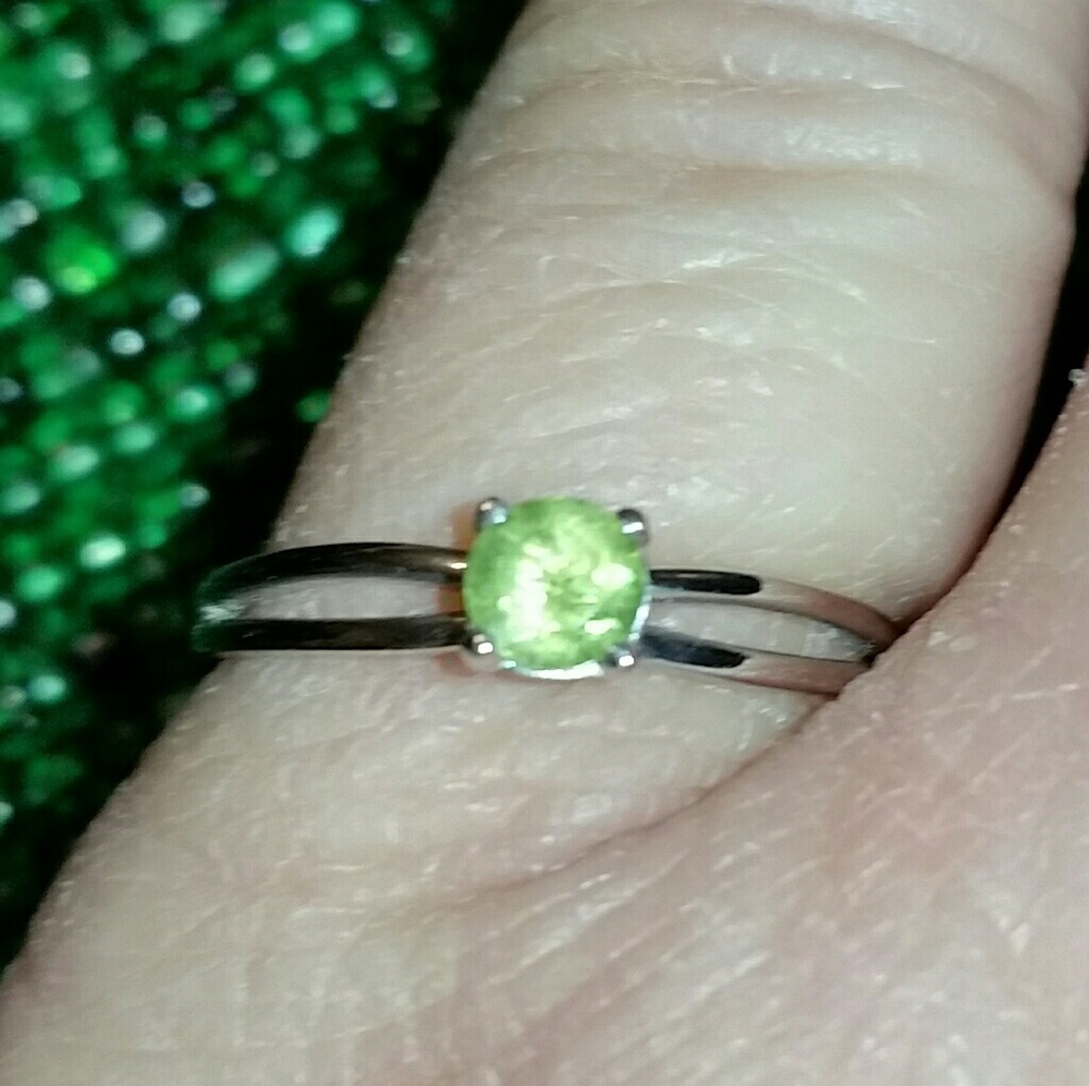 Your Choice WGP .925 Silver Peridot-OR-Garnet Ring - Picture 6 of 8